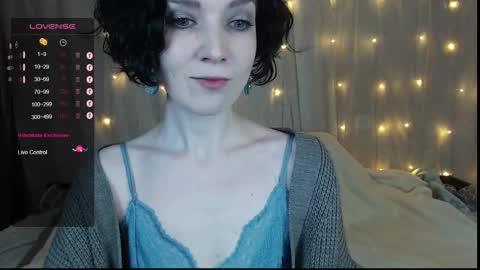 Snapshot of tinawincee chatting on December 7, 4:31 am Tina online show from December 7, 4:31 am