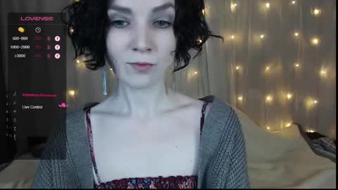 Snapshot of tinawincee chatting on December 6, 5:09 am Tina online show from December 6, 5:09 am