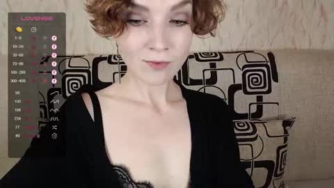 Snapshot of tinawincee chatting on October 5, 5:45 am Tina online show from October 5, 5:45 am