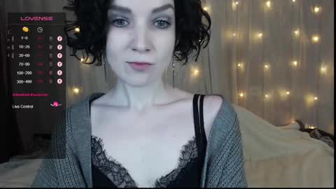 Snapshot of tinawincee chatting on December 8, 4:46 am Tina online show from December 8, 4:46 am