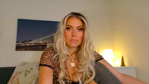 tinkerbell822 online show from October 22, 8:41 am