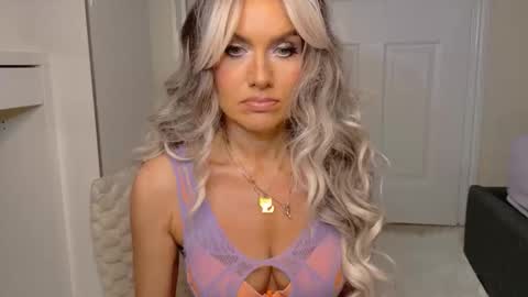 tinkerbell822 online show from April 16, 7:41 am