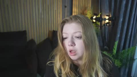 TinkerrBelll online show from April 21, 2:51 am