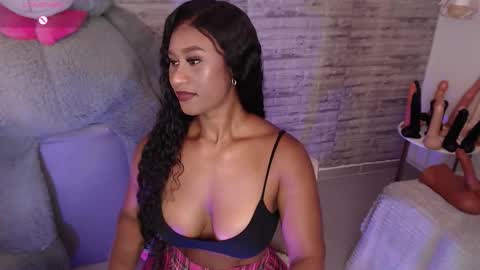 Tinna Goddess online show from March 25, 4:43 pm