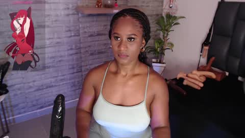 Snapshot of tinna__hottie chatting on January 29, 11:09 am Tinna Goddess online show from January 29, 11:09 am