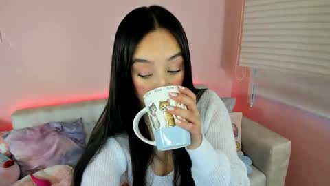 tiny_cora online show from April 25, 4:26 pm