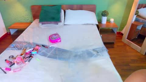 tiny_whore18 online show from March 24, 4:34 pm