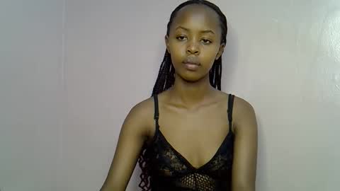 Snapshot of tinybarbie_ chatting on October 12, 1:30 am Barbie online show from October 12, 1:30 am