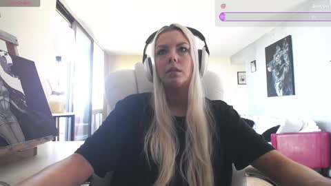 stage Kylie Sinner  brand CLITBAIT online show from June 4, 2:54 pm