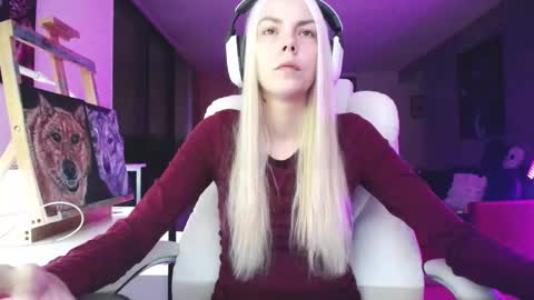 stage Kylie Sinner  brand CLITBAIT online show from September 26, 7:06 am