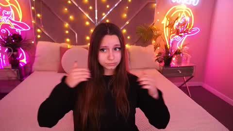 tinynataliee online show from March 18, 3:06 pm