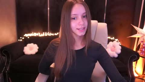 tinynataliee online show from April 25, 6:27 am