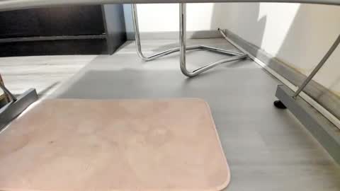 Snapshot of tired33 chatting on December 18, 6:35 pm Anna online show from December 18, 6:35 pm