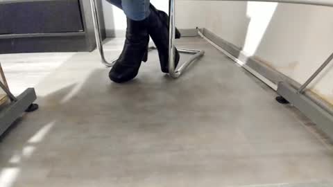 Anna online show from January 10, 4:44 pm