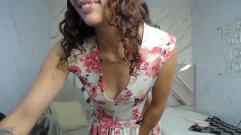 Snapshot of tomoe_b chatting on January 8, 3:19 am leyla online show from January 8, 3:19 am