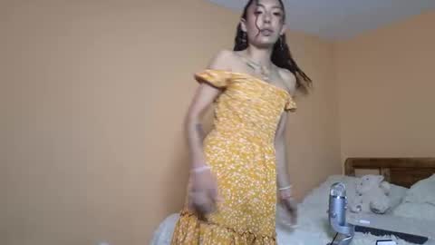Snapshot of tomoe_b chatting on March 8, 9:40 pm leyla online show from March 8, 9:40 pm