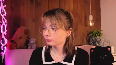 Melissa online show from July 1, 9:03 pm