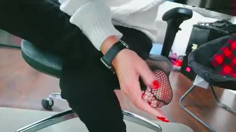 Top Floor Temptress online show from January 19, 3:30 pm