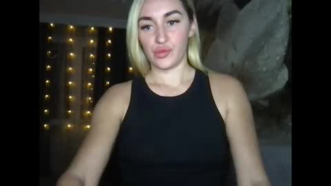 tosyna07555 online show from December 11, 10:16 pm