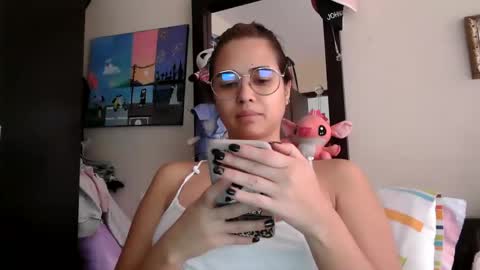 triana_bell online show from March 17, 5:06 pm