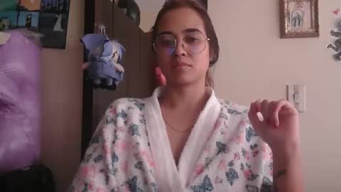 triana_bell online show from April 26, 7:00 pm