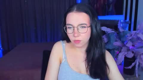 TriciaDaisy online show from May 13, 2:34 pm
