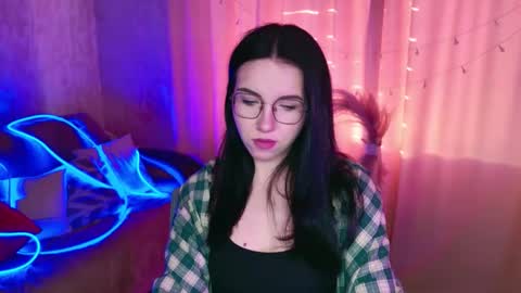 TriciaDaisy online show from April 29, 2:42 pm