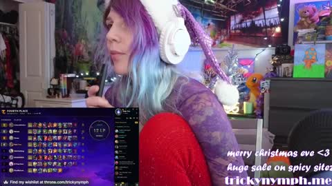 Snapshot of tricky_nymph chatting on December 24, 8:27 pm Cassie online show from December 24, 8:27 pm