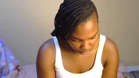 trina_z online show from July 25, 7:32 pm