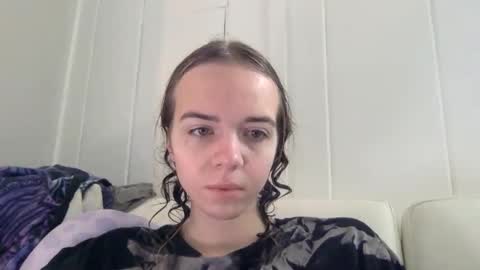 trippybb222 online show from December 19, 4:43 pm