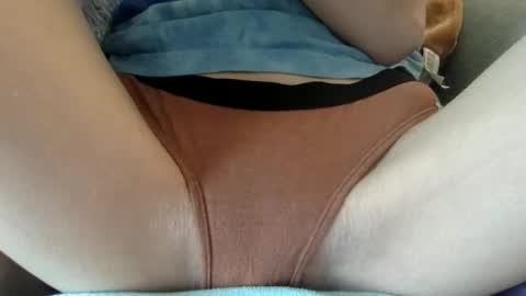 trippybb222 online show from April 22, 2:58 pm