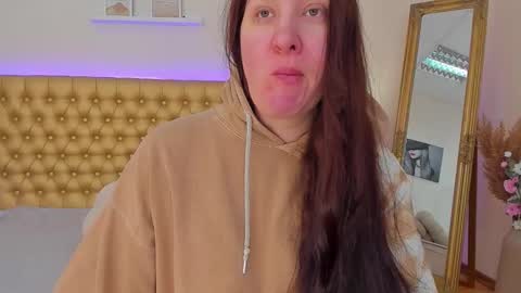 Mia online show from April 27, 5:15 am