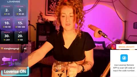 Trixie Divine online show from March 5, 1:23 am