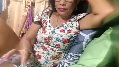 Mae online show from April 14, 10:43 pm