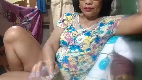 Mae online show from April 21, 8:38 pm