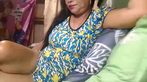 Mae online show from April 15, 9:15 pm