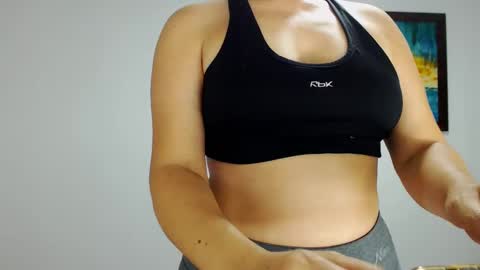Snapshot of tuti_sex chatting on February 20, 10:59 pm tuti online show from February 20, 10:59 pm