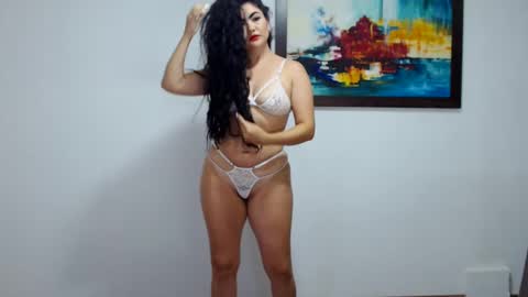 Snapshot of tuti_sex chatting on February 12, 2:35 am tuti online show from February 12, 2:35 am