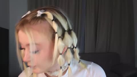 twinklefluff online show from November 26, 4:52 pm