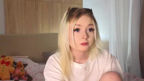 twinklefluff online show from December 17, 4:22 pm