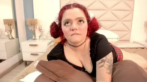 Twiggy online show from March 31, 9:15 pm