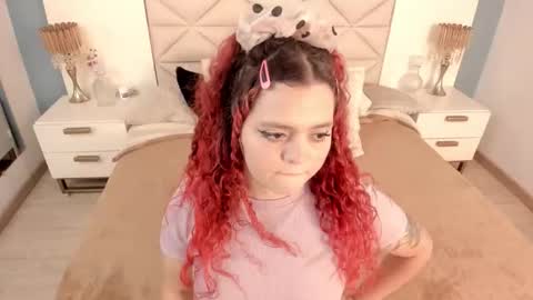 Twiggy online show from March 16, 2:58 am