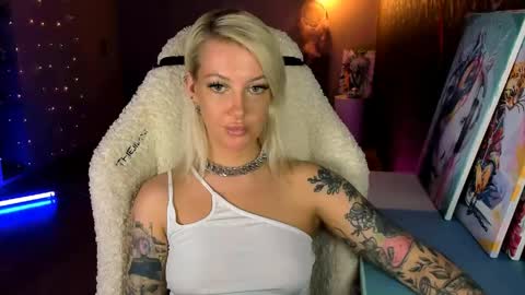 Miley online show from April 20, 2:09 pm