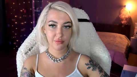 Miley online show from February 25, 3:20 pm