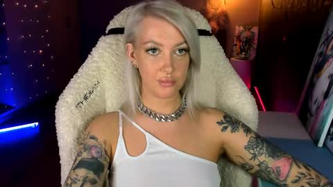 Miley online show from April 27, 2:14 pm