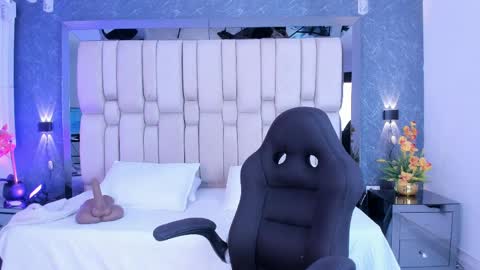  TYLA  online show from April 25, 4:04 am