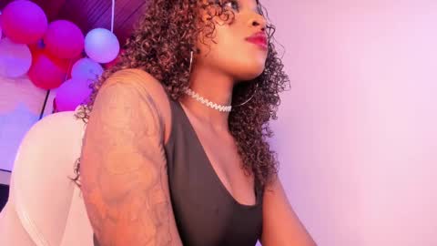 Snapshot of tylla_ chatting on March 3, 3:05 am online show from March 3, 3:05 am