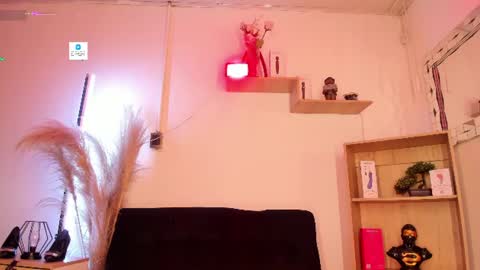 tylla__ online show from June 14, 5:30 am