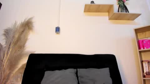 tylla__ online show from February 22, 10:32 pm