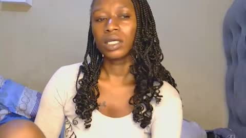 tynniee online show from April 25, 9:45 pm